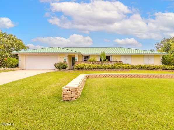 Single-family home with large front yard – Threshold Property Management residential services